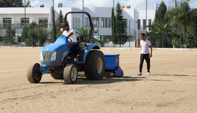 TERRAIN T3 DU CTN : SEMIS DE LA NOUVELLE PELOUSE