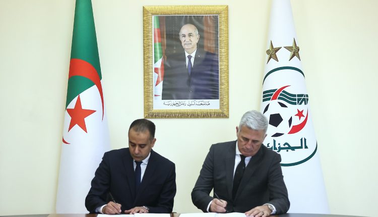 توقيع العقد بين الإتحاد الجزائري لكرة القدم و الناخب الجديد للمنتخب الوطني فلاديمير بيتكوفيتش